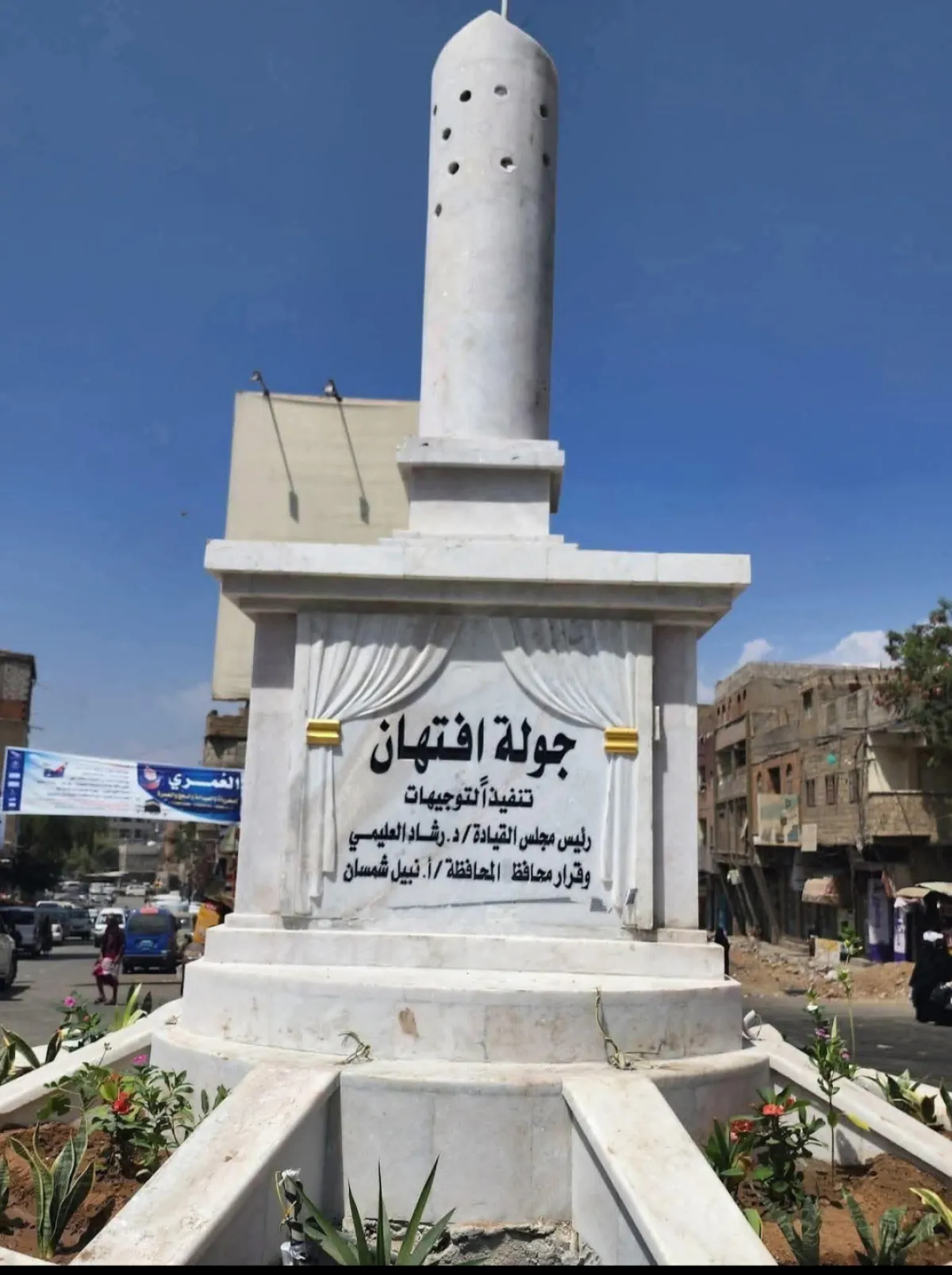 اعتبروه محاولة إخوانية لطمس جريمة اغتيالها..   نشطاء ينتقدون مجسم جولة افتهان المشهري في تعز ويصفونه بالمسيء