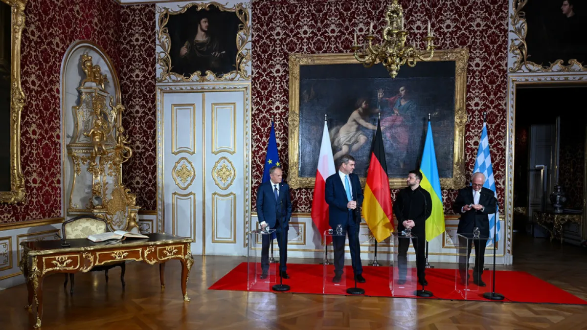 زيلينسكي يهاجم أوربان مجدداً ويصفه بفاقد "الشرف" في مؤتمر ميونيخ