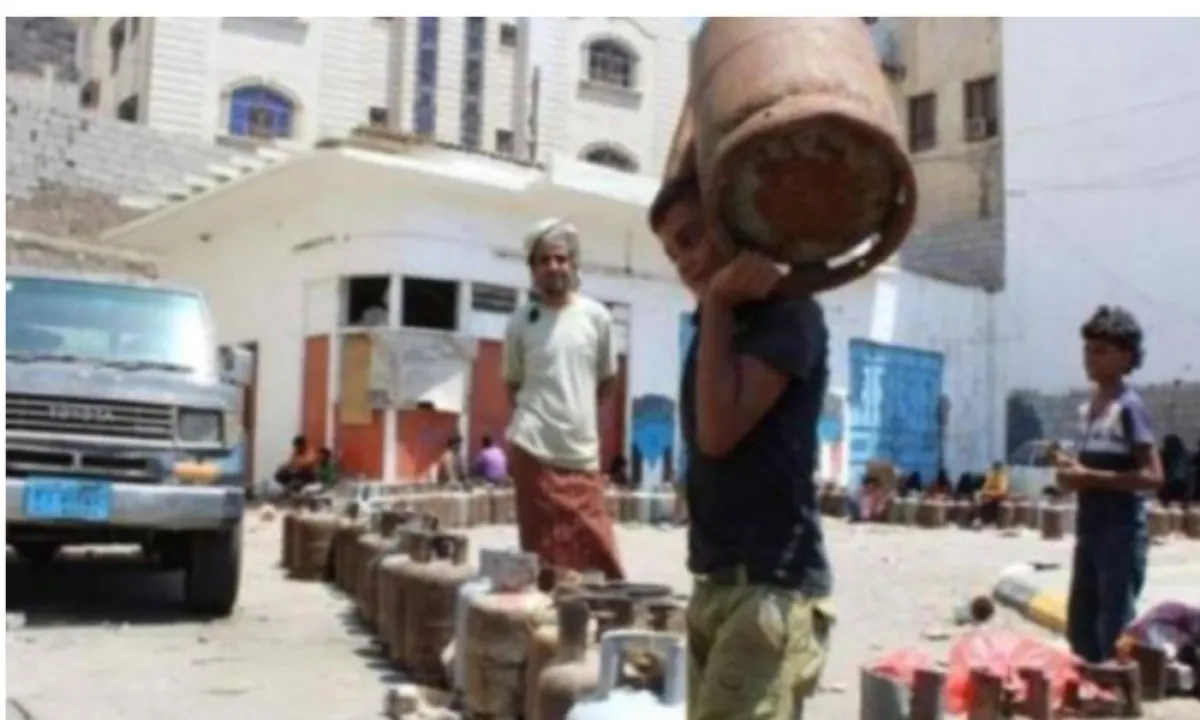 أزمة غاز خانقة تضرب تعز وإغلاق محطات التموين