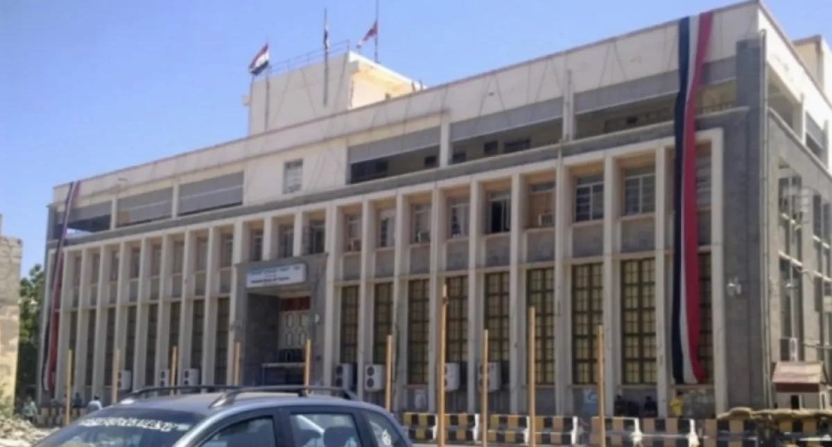 إجراءات مركزي عدن تعيد السوق السوداء للصرافة إلى الواجهة