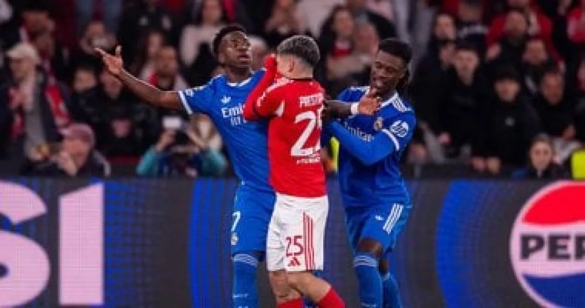 لاعب بنفيكا يدافع عن نفسه: ليس أنا وحدي من يغطي فمه في الملعب