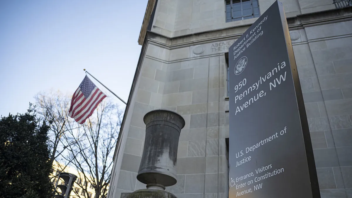 وزارة العدل الأمريكية تصدر مذكرات استدعاء جديدة تتعلق بتحقيقات "روسيا-جيت"