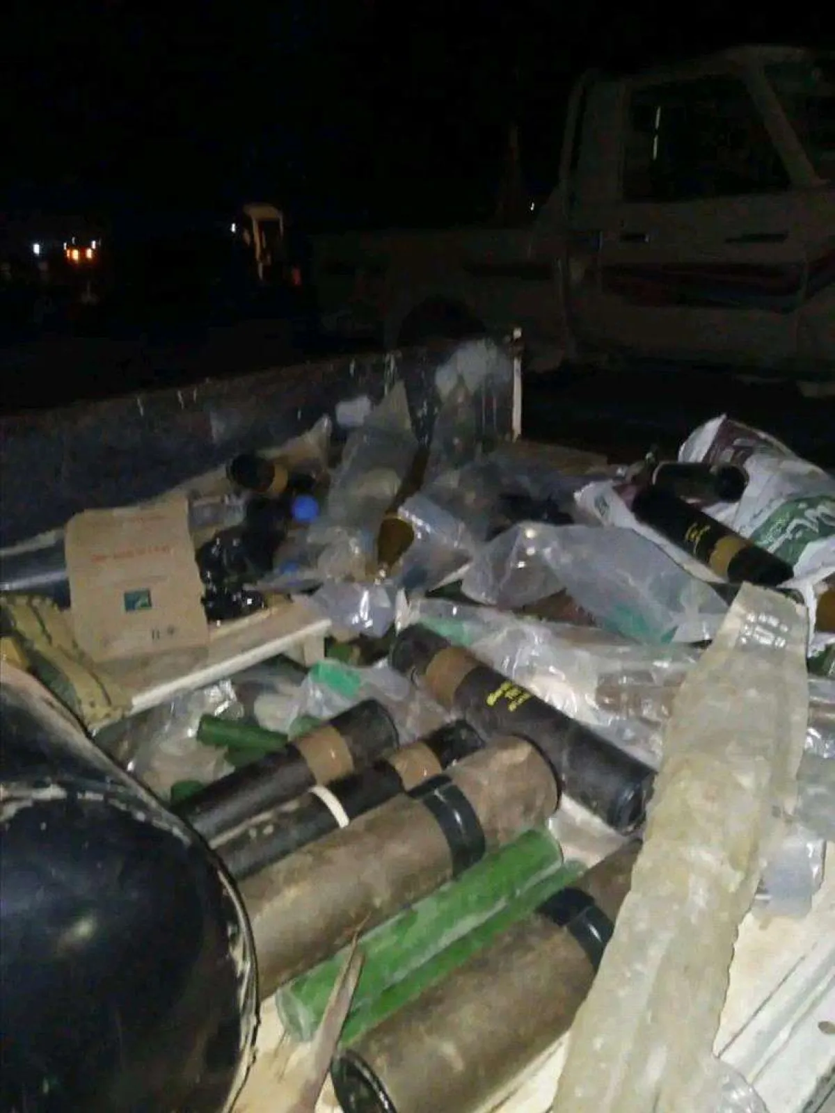 إحباط محاولة تهريب أسلحة في غيل باوزير وضبط مطلوب أمني في عملية نوعية لمعسكر كوارتز