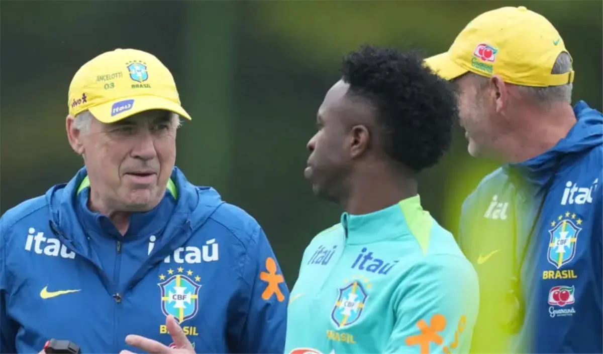 أنشيلوتي يكشف حقيقة تجديد عقده مع البرازيل ويقارن بين فينيسيوس: لاعب ريال مدريد يختلف عن لاعب السامبا