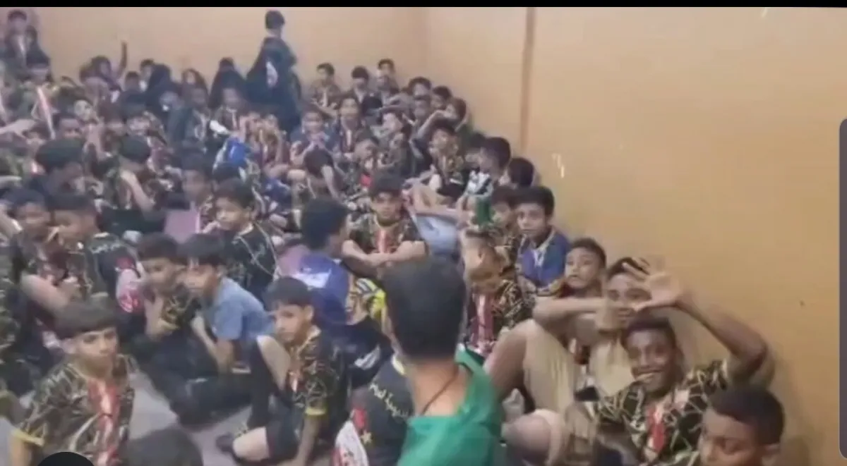 مناشدات لإنقاذ 100 طفل محاصرين في حديقة بجوار قصر المعاشيق