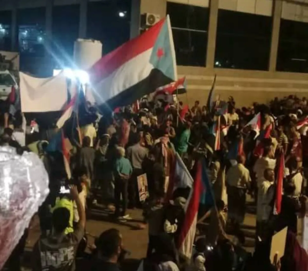 اللجنة الأمنية بعدن :   سنحاسب كل من حرض وشارك في الفوضى أمام قصر معاشيق