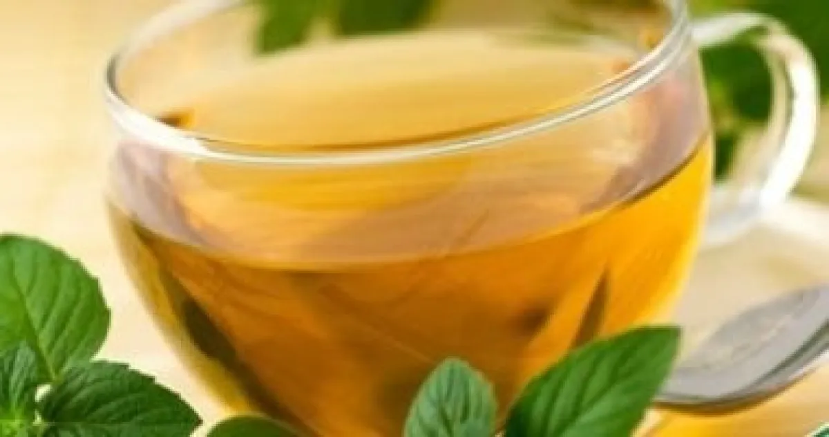 أطعمة ومشروبات خارقة: دليلك الغذائي لبشرة خالية من العيوب