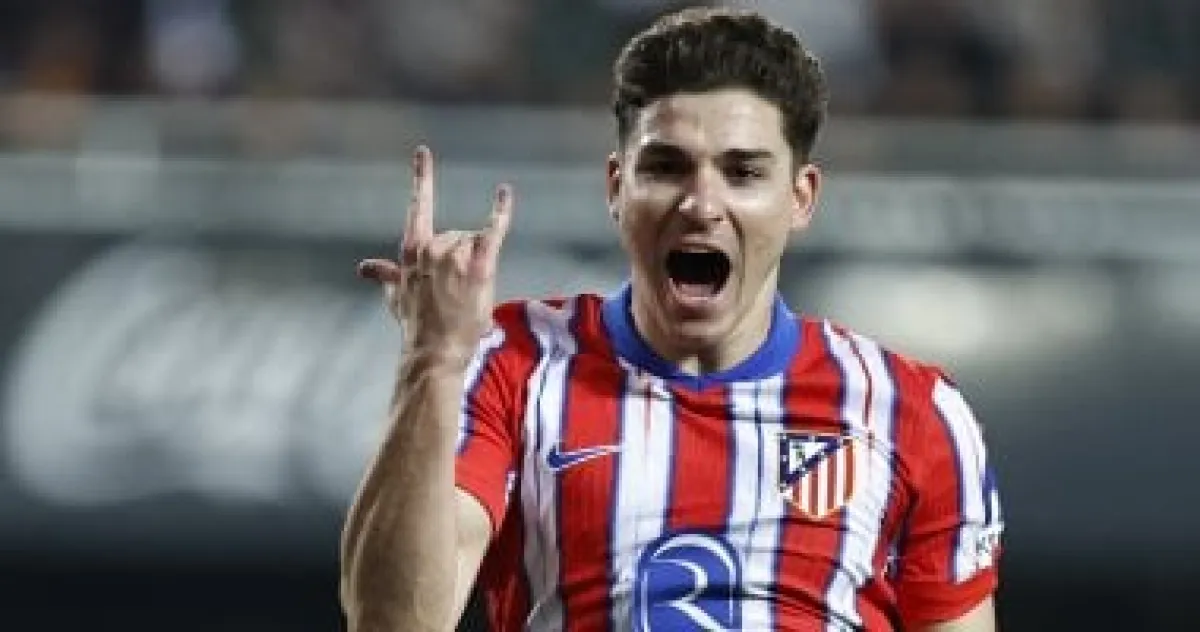 أتلتيكو مدريد يضع سقفاً نارياً لبيع جوليان ألفاريز ويصدم برشلونة