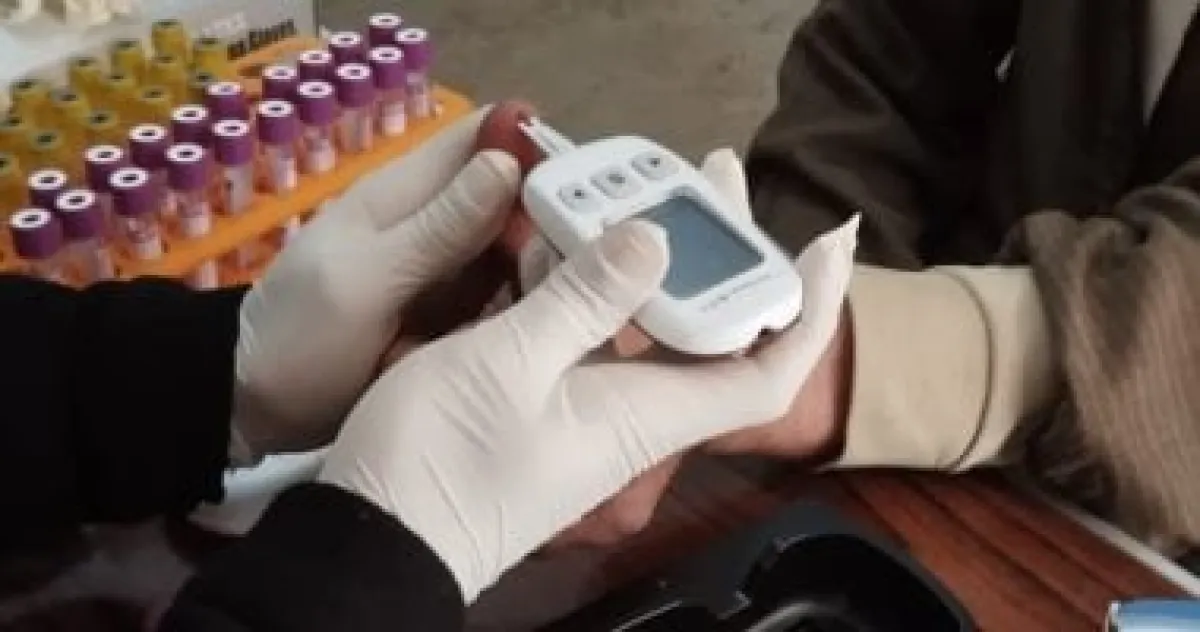 دليلك لنتائج دقيقة: أخطاء شائعة يجب تجنبها عند قياس سكر الدم في المنزل