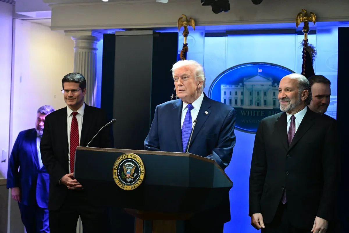 ترامب يثير الجدل: أقر بـ"تسببه" في وصول أحمد الشرع للرئاسة السورية