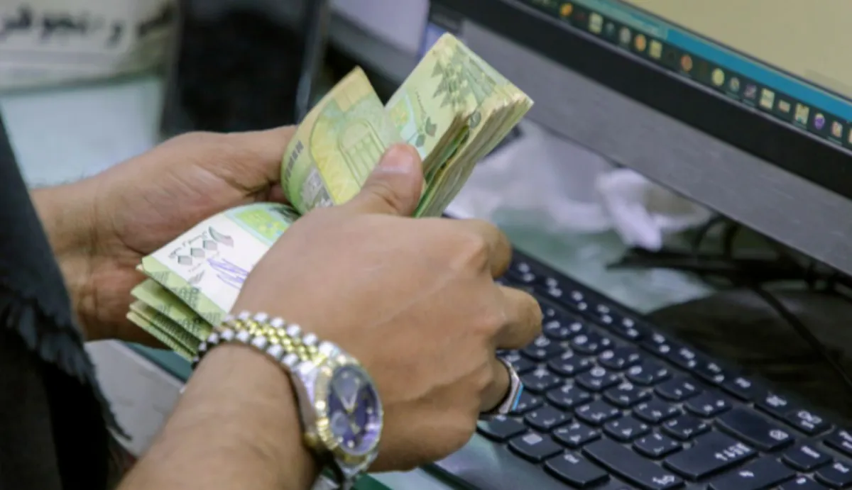 رمضان والحنين للزمن الجميل ..   موظفو الدولة يشكون نهب رواتبهم من الحكومة وعصابة الحوثي