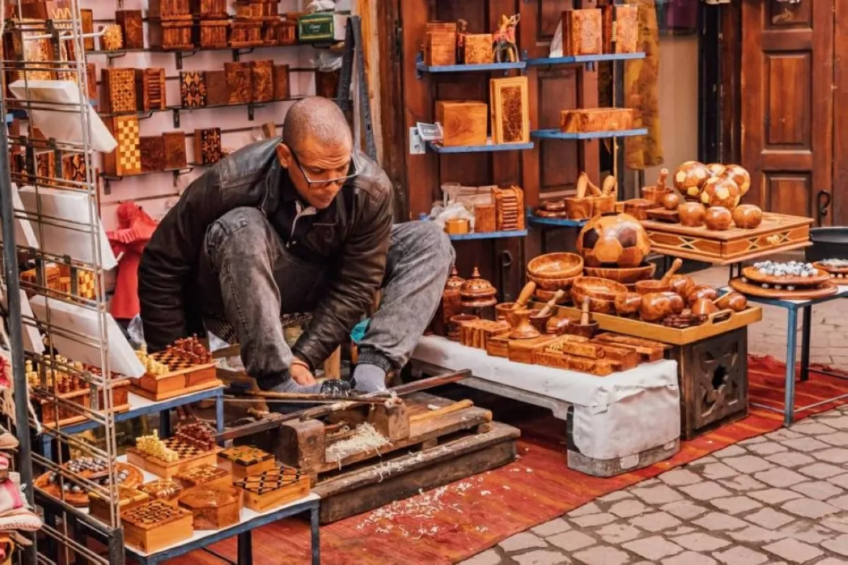 المغرب يفتح تحقيقاً رسمياً في إغراق الأسواق بألواح خشبية من الصين وإندونيسيا