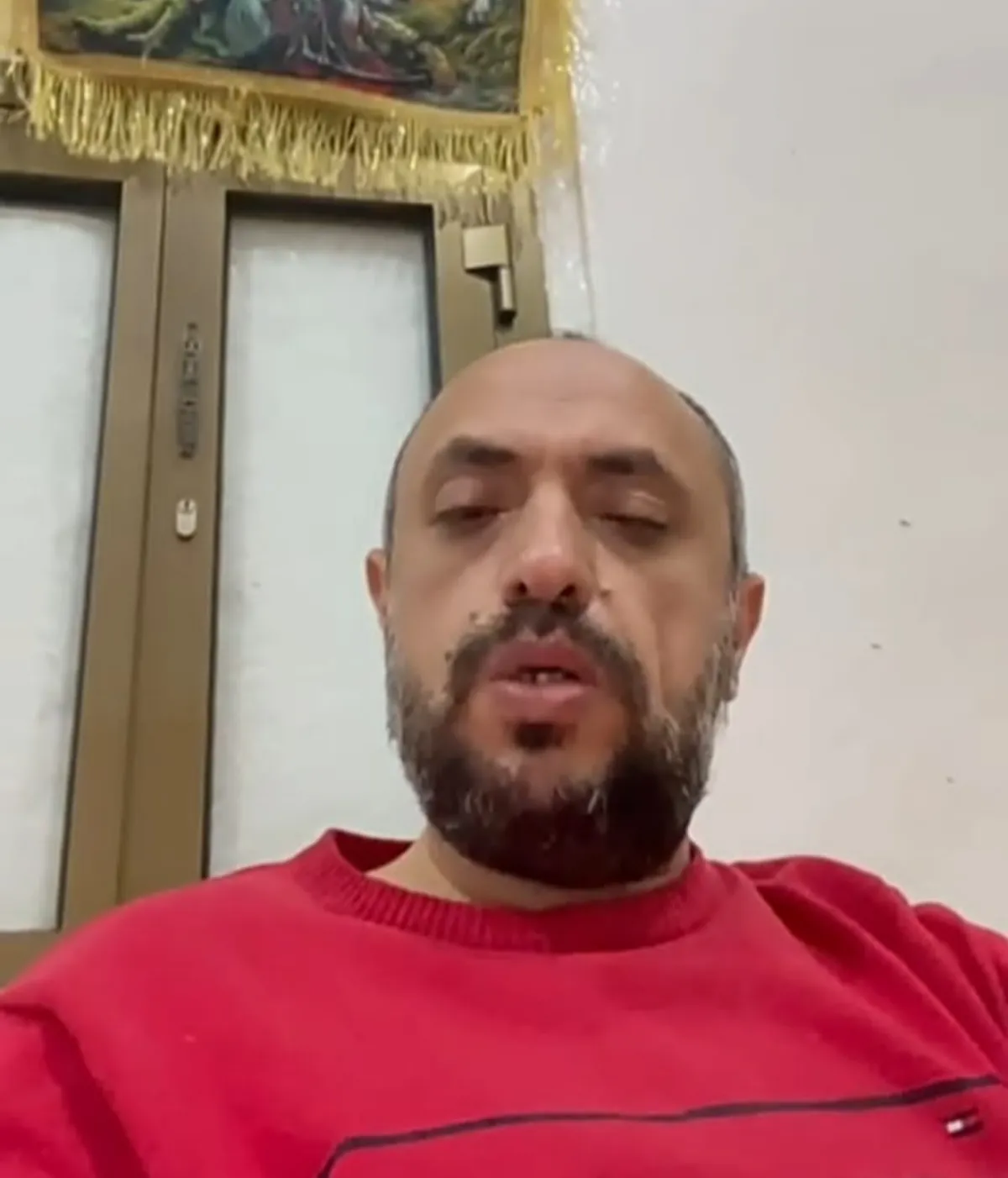 مواطن يعلن إضرابًا شاملًا عن الطعام احتجاجًا على ظلم محمد علي الحوثي