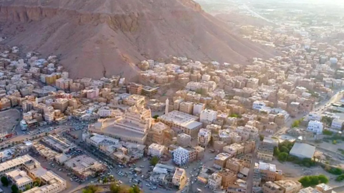 عبوة ناسفة تستهدف طقماً عسكرياً في سيئون