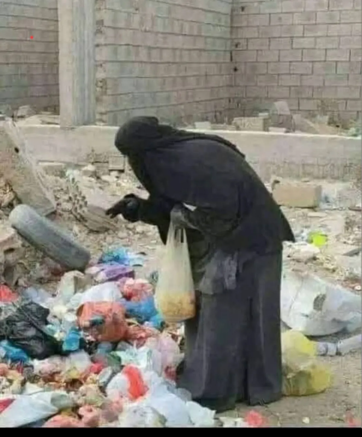 صراخ تحت القباب… فوضى التسول في صنعاء تكشف فشل إدارة مليشيا الحوثي الإرهابية