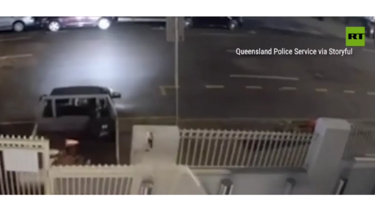 اتهام رجل بجريمة كراهية بعد صدم شاحنة بوابة كنيس يهودي في بريسبان