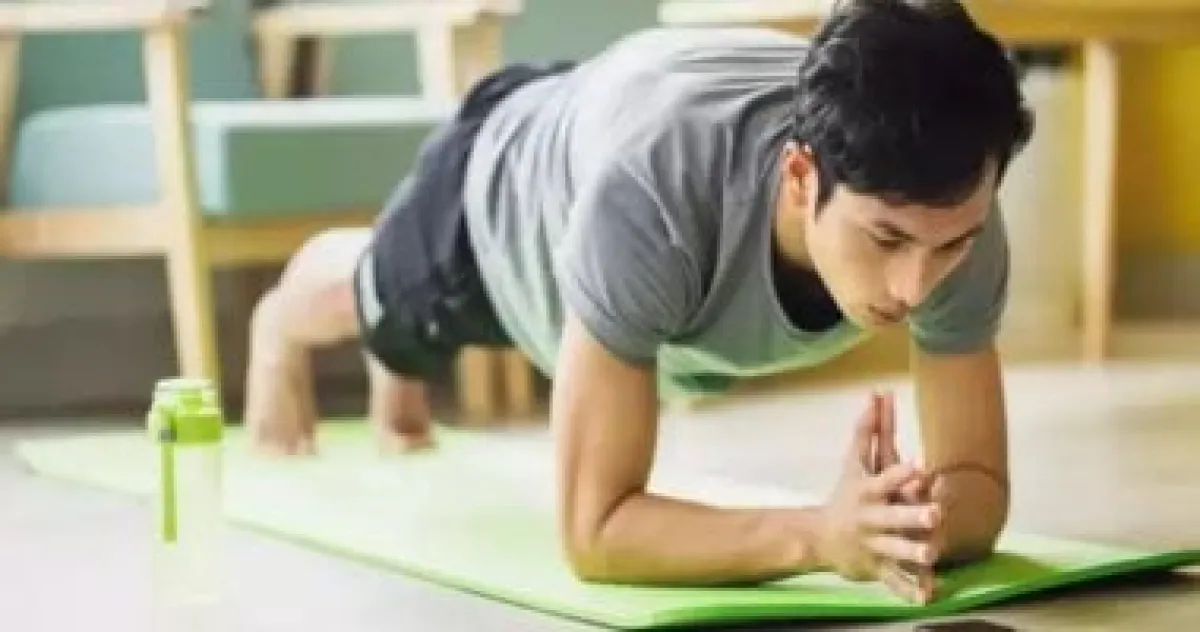 6 طرق فعالة لبناء العضلات: دليلك لتمارين المنزل بدون جيم