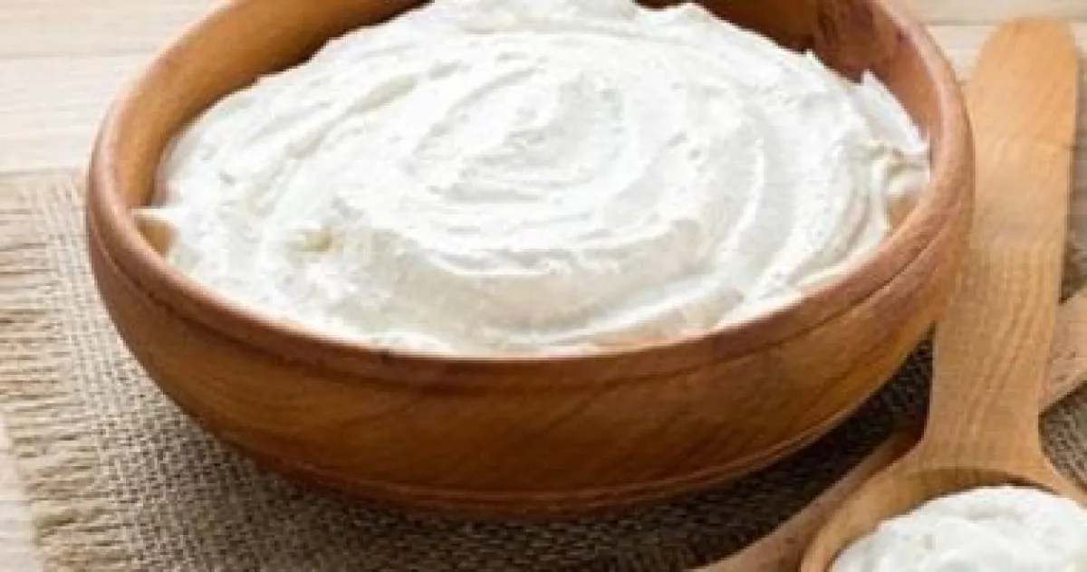 الزبادي قبل النوم: متى يتحول طعام صحي إلى مصدر إزعاج هضمي؟