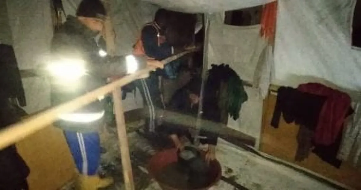 أمطار غزيرة تغرق خيام النازحين الفلسطينيين في خانيونس وتفاقم الأزمة الإنسانية