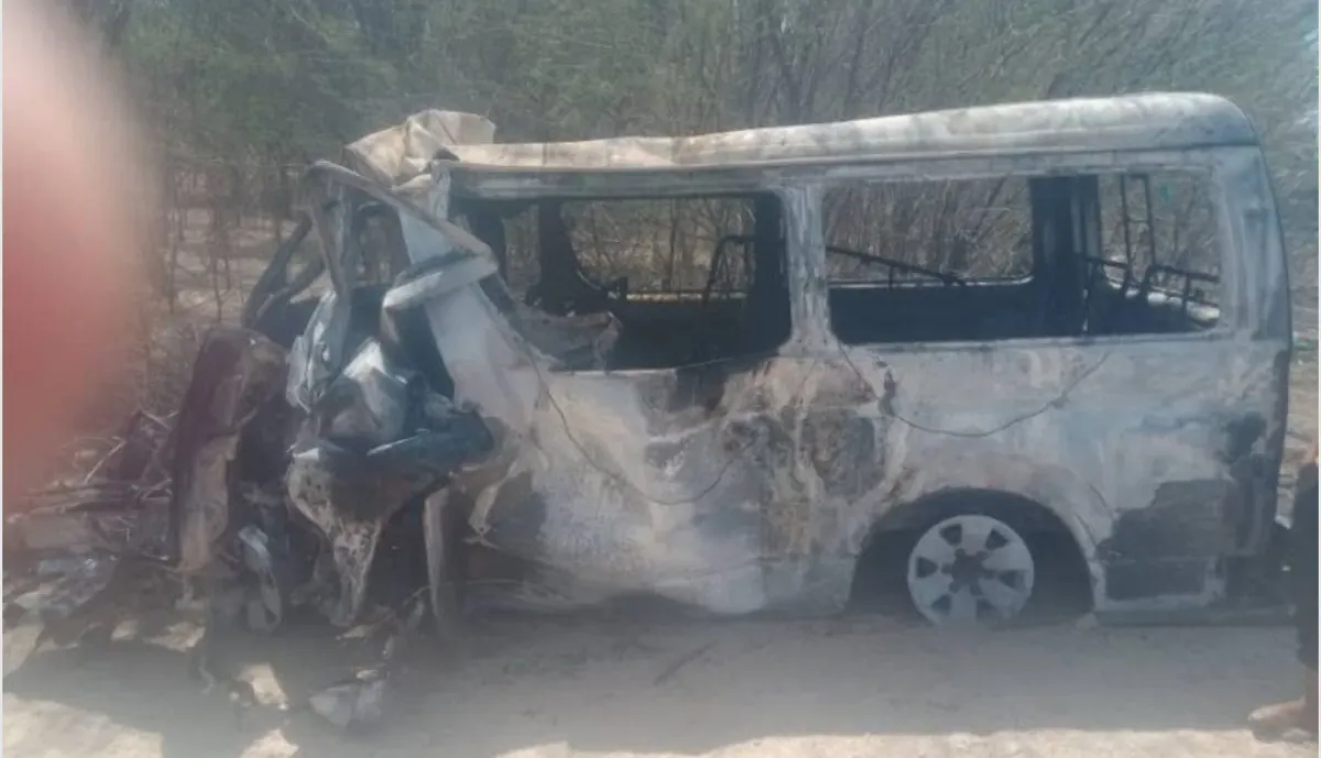 أبين .. وفاة 16 شخصًا في حادث تصادم واحتراق باص بالمحفد