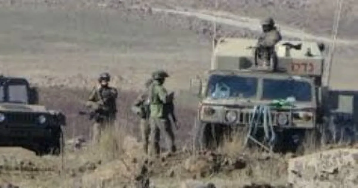 قوات الاحتلال تعتقل شاباً خلال اقتحام بلدة عناتا شمال شرق القدس