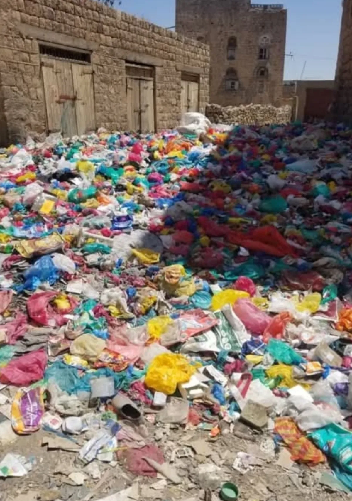 تلوث بيئي في التربة يعصف بالأحياء السكنية