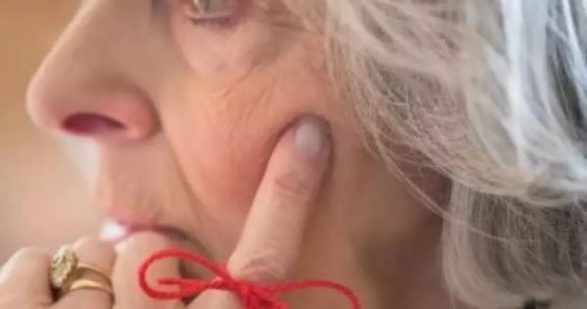 أعراض جسدية للخرف غالبًا ما يتم تجاهلها: دليلك للكشف المبكر