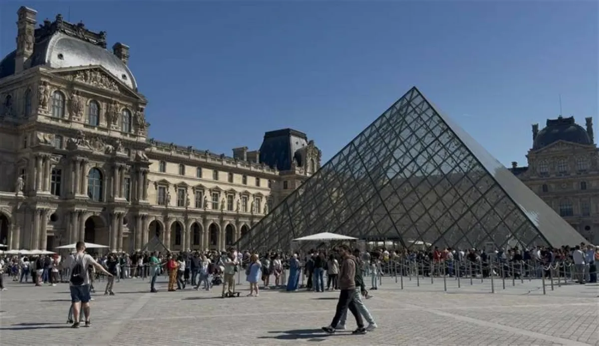 استقالة مديرة اللوفر عقب سرقة كبرى وإضرابات متكررة
