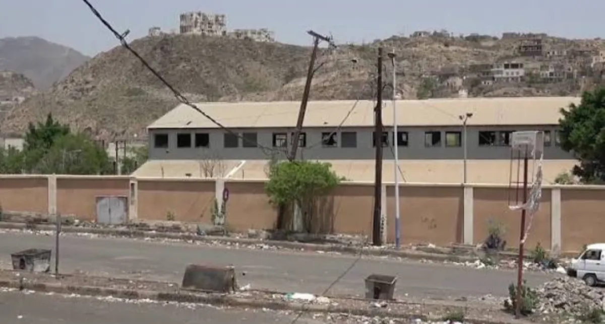 مخاوف من تدهور كامل البنية التحتية للكهرباء الحكومية في تعز