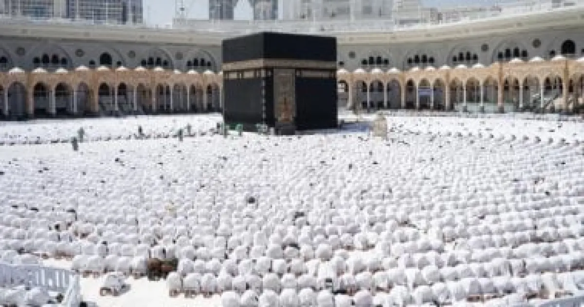 صلاة الجمعة بالمسجد الحرام وسط جهود تنظيمية وتدشين خرائط إرشادية ذكية