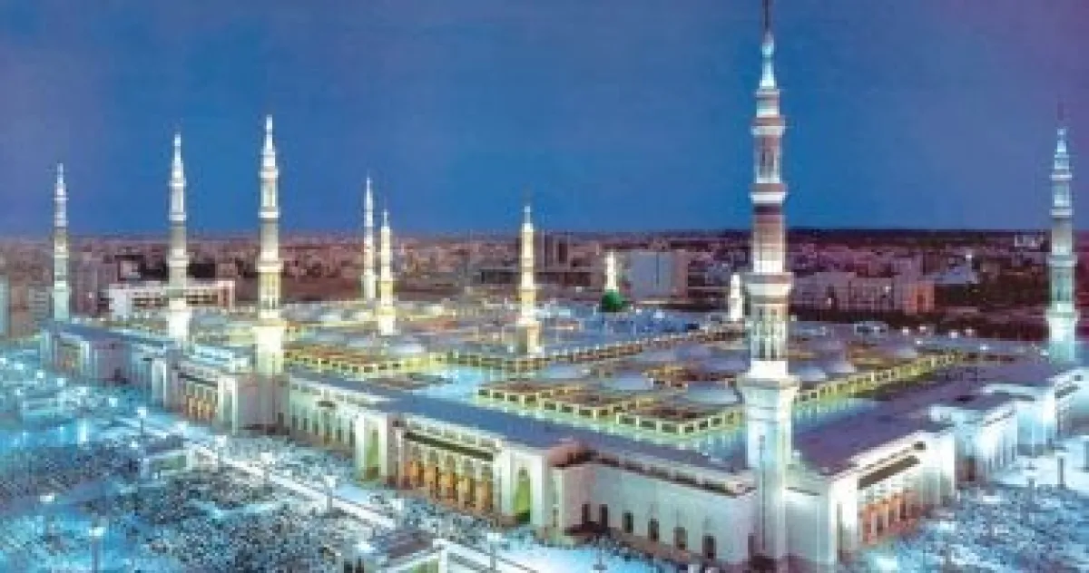 مظلات المسجد النبوي المتحركة: هندسة متقدمة تظلل 228 ألف مصلٍ