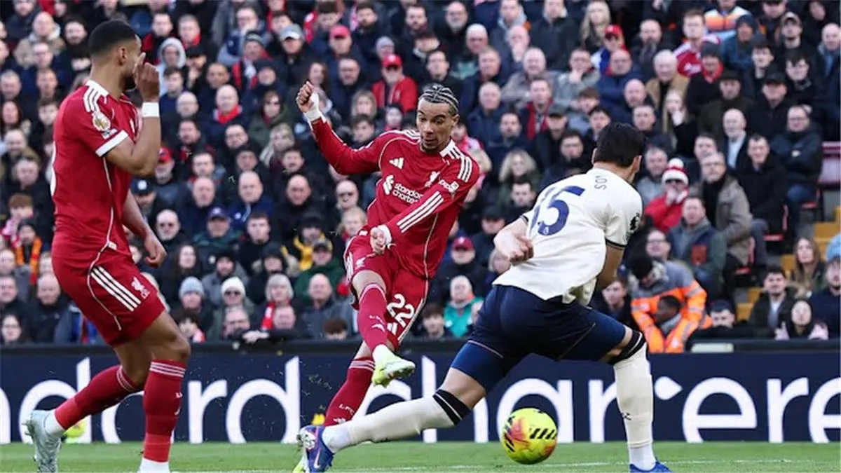 إيكيتيكي يفتتح التسجيل لليفربول أمام وست هام في البريميرليج