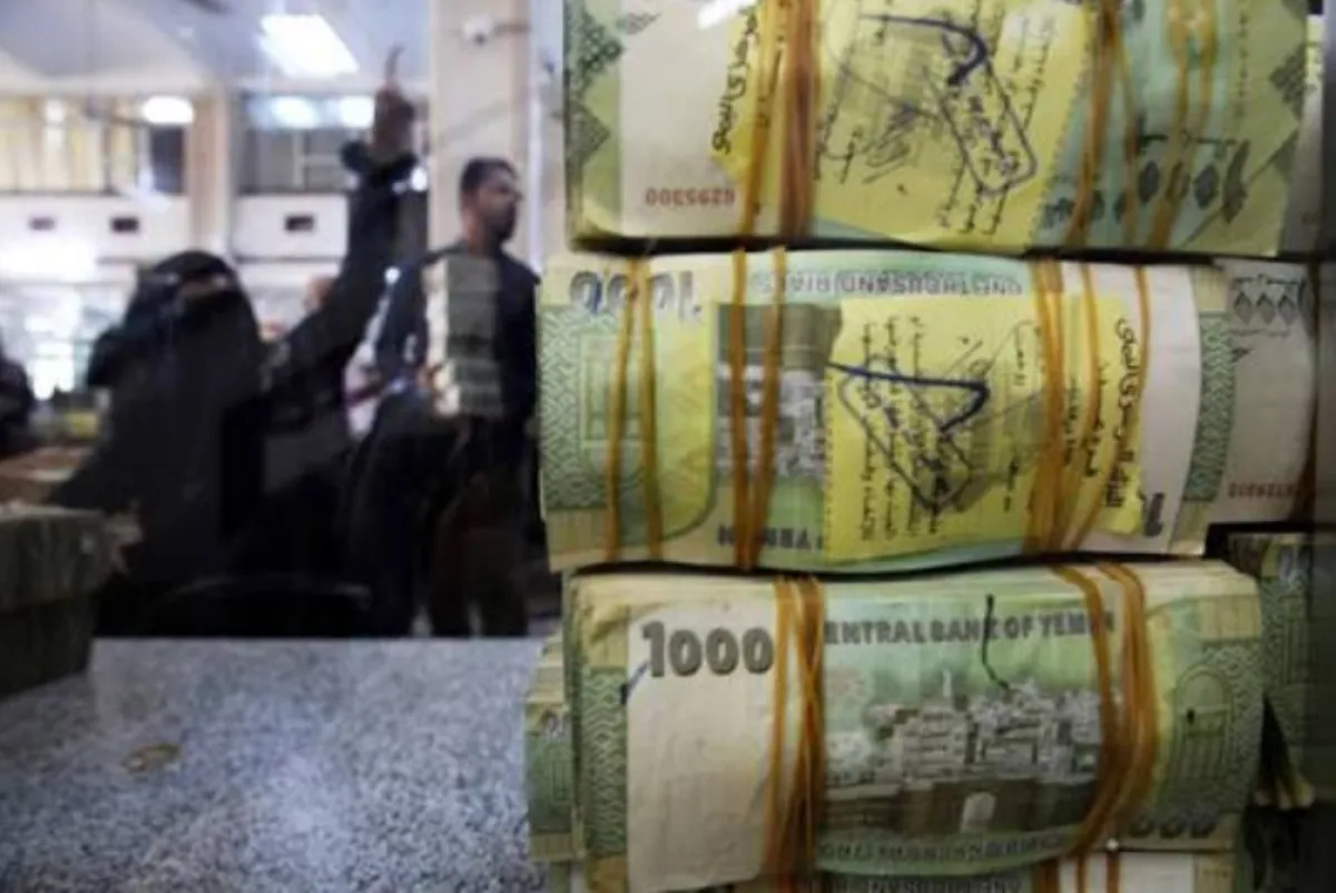 وصول تعزيزات رواتب الجيش والأمن إلى البنك المركزي في عدن