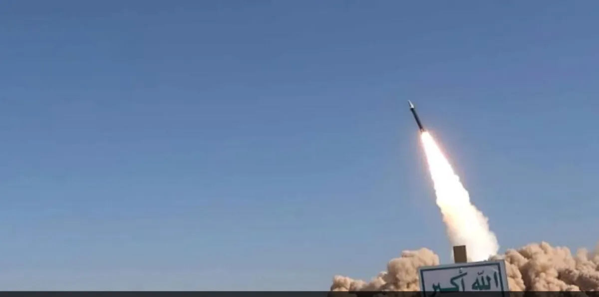 صراع بين القيادات الحوثية بشأن المشاركة في الحرب مع إيران وزعيم المليشيا يتحسّس رأسه خشية السقوط