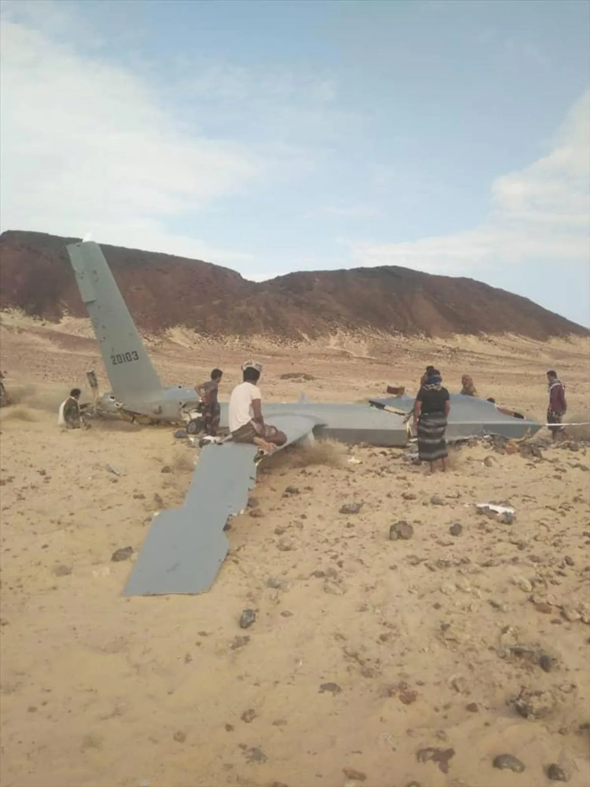 سقوط طائرة استطلاع مسيرة كبيرة في جبال أبين وسط غموض حول تبعيتها