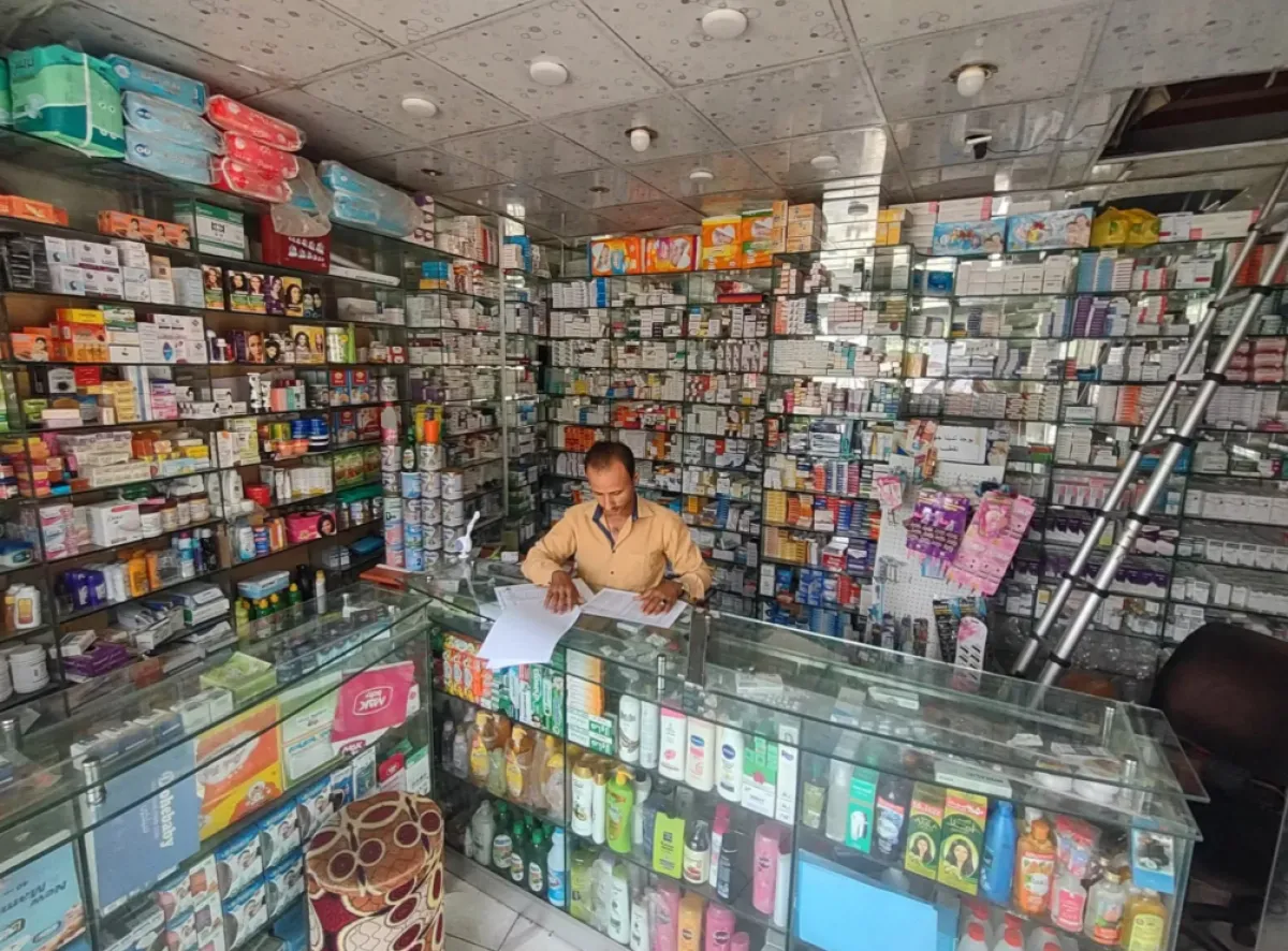 تعز .. غياب الرقابة يرفع أسعار الأدوية ويثقل كاهل المرضى