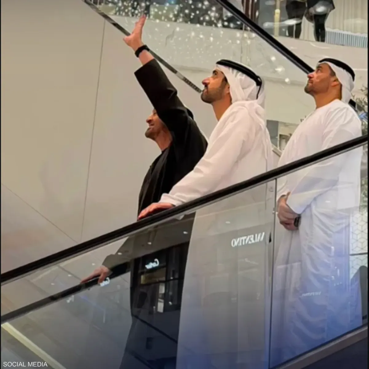 بن زايد وحمدان يتفقدان "دبي مول" وسط تأكيد على أمن واستقرار الإمارات