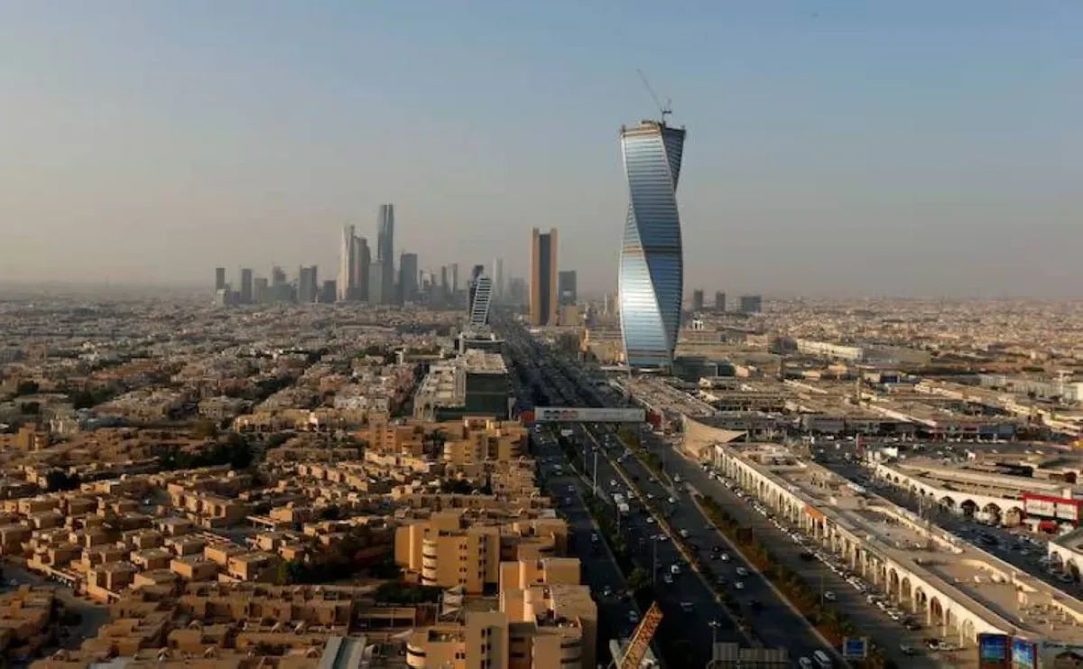 تباطؤ نمو القطاع الخاص غير النفطي السعودي لأدنى مستوى في 9 أشهر رغم قوة الطلب