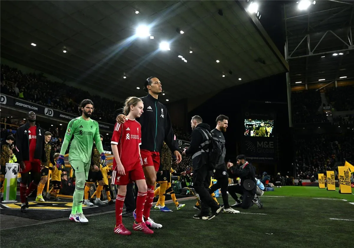 فان دايك يؤكد: سلوت انفجر غاضباً بعد الهزيمة.. وبداية "مرحلة الحسم"