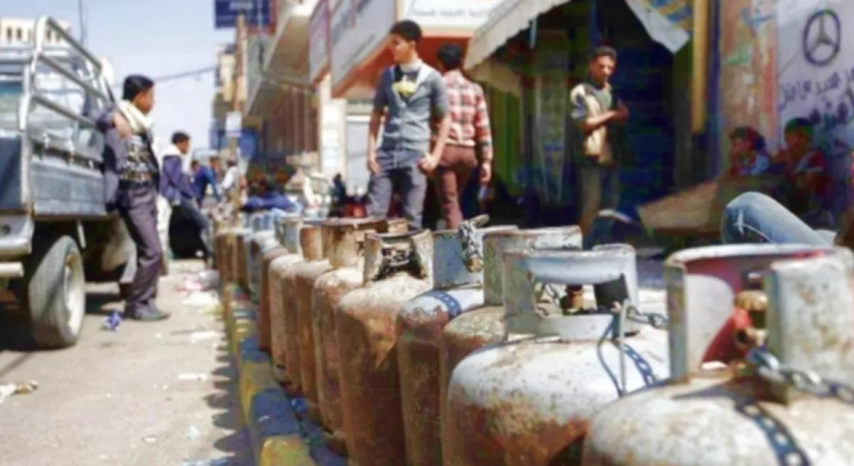 أزمة الغاز المنزلي تتواصل في عدن رغم انتهاء مهلة المحافظ