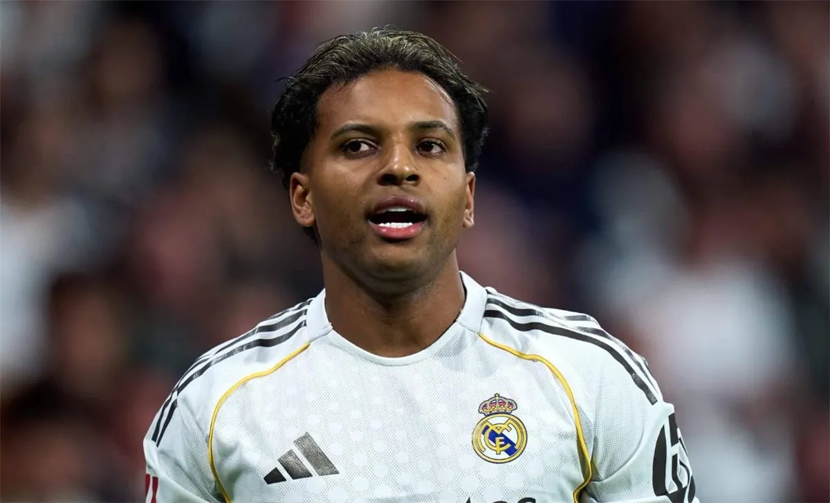 مفاجأة صادمة: رودريجو لعب بتمزق جزئي في الرباط الصليبي قبل جراحته الأخيرة