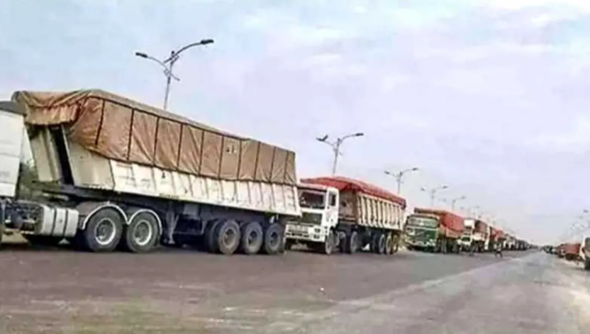 سائقو شاحنات الحديدة يشتكون من جبايات مليشيا الحوثي