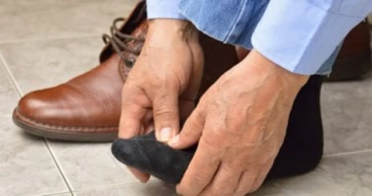 الجوارب الضاغطة والدوالي: هل هي حل أم مجرد تخفيف للأعراض؟