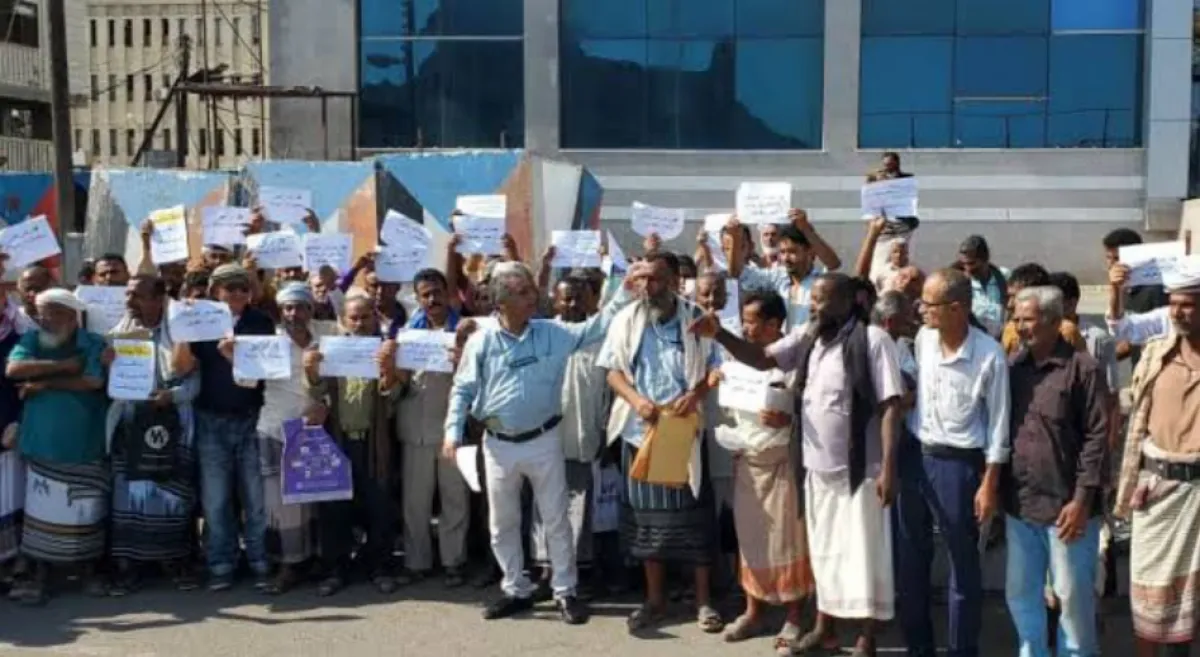 الأحد المقبل .. ملتقى الموظفين النازحين يدعو للمشاركة الفاعلة في وقفتين احتجاجيتين بعدن