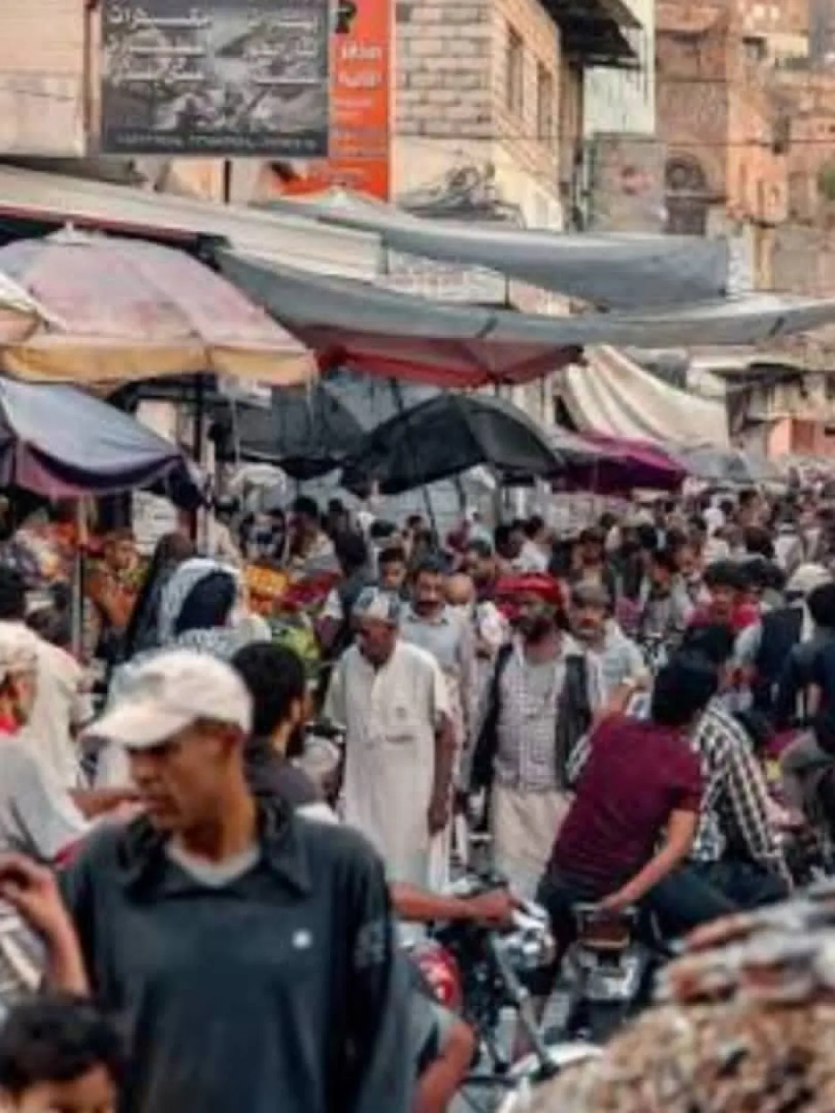 ممارسات ابتزاز ضد باعة متجولين في تعز تحت ستار تحصيل رسوم