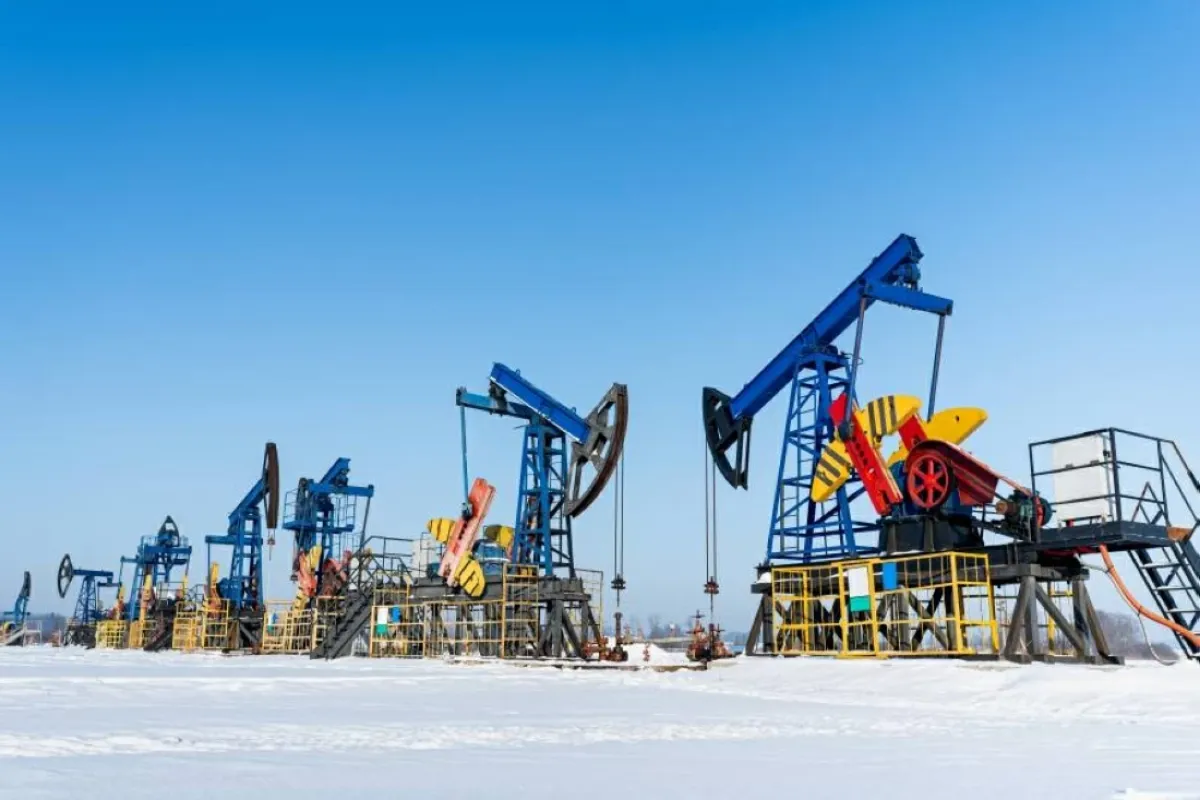 واشنطن تدرس رفع عقوبات عن نفط روسي لمواجهة اضطرابات إمدادات الطاقة الإقليمية