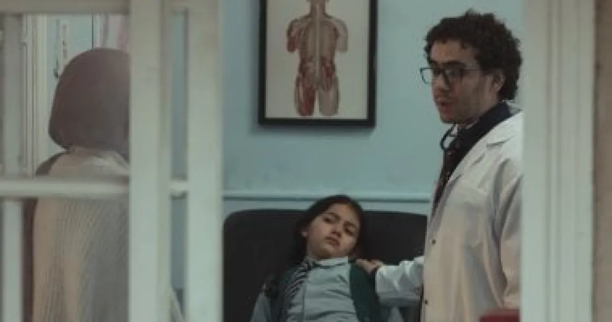 "أب ولكن": أزمة آلام المعدة لدى الأطفال.. الأسباب ومتى يجب زيارة الطبيب