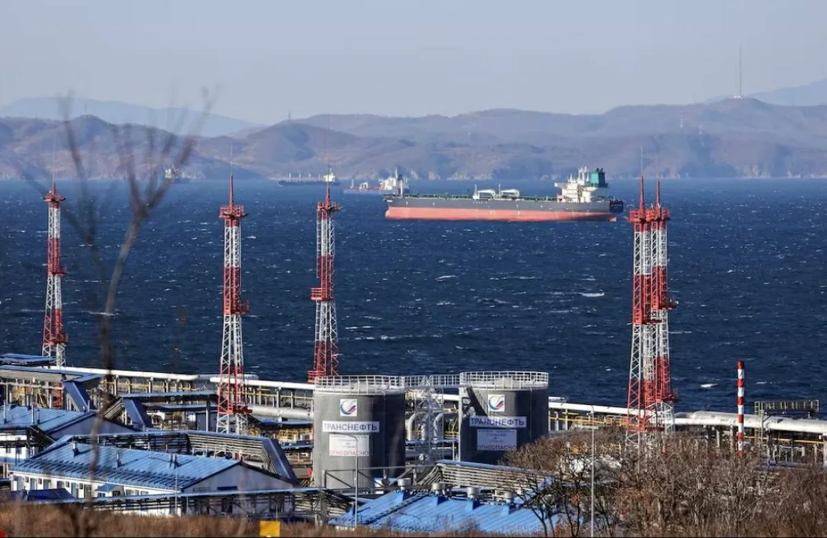 إدارة أميركية تبرر رفعاً مؤقتاً لعقوبات النفط الروسي لتخفيف ضغط أسعار البنزين