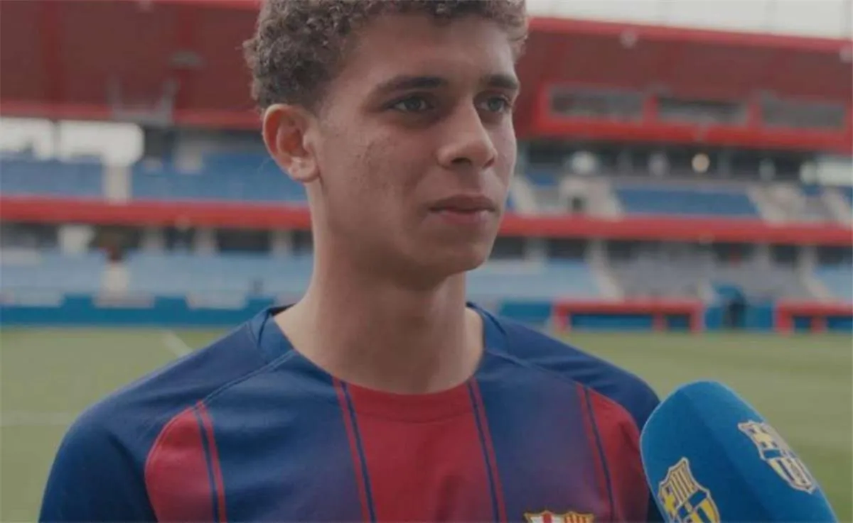 حمزة عبد الكريم يعبر عن فخره بهدفه الأول في الظهور الرسمي مع برشلونة