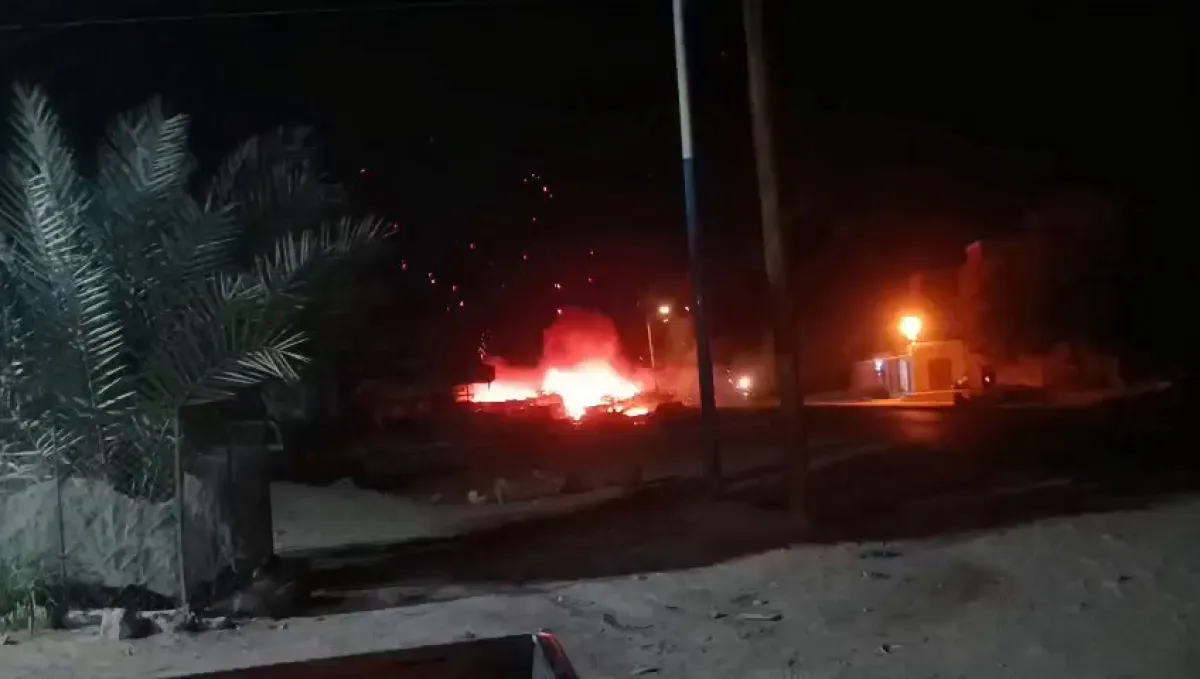 سيئون.. انفجارات متتالية وحريق ضخم في مستودع خردة يثير ذعر السكان